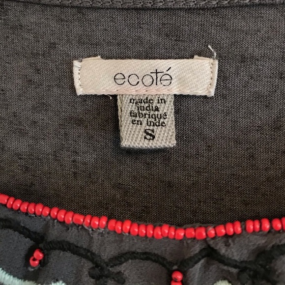 Ecote | Gray Beaded Pom Pom Boho Short Sleeve Tee - Picture 4 of 6